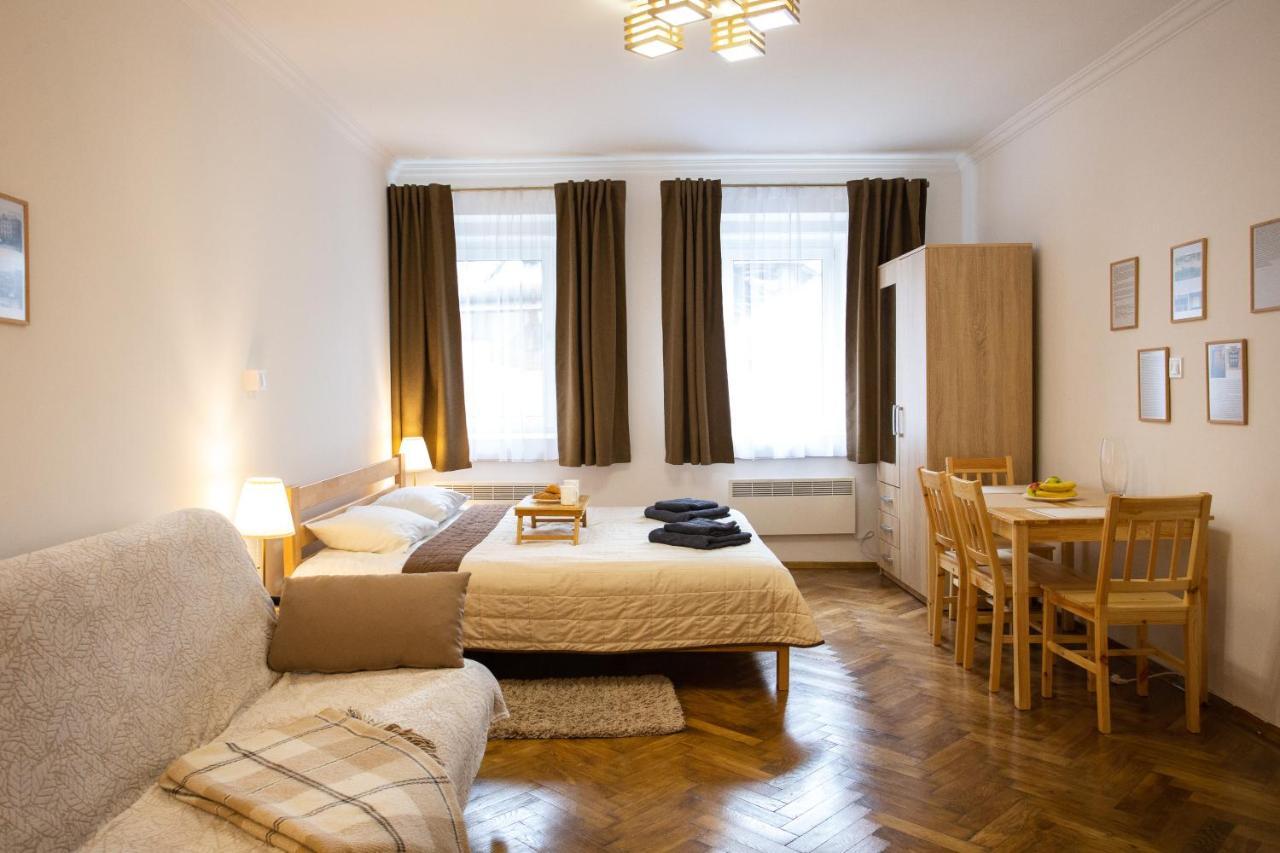 Peaceful Studio On Rynok Square Leópolis Exterior foto