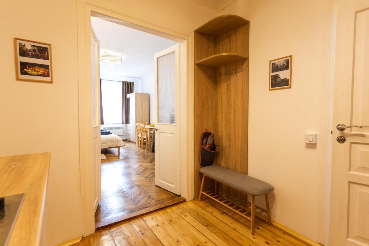 Peaceful Studio On Rynok Square Leópolis Exterior foto