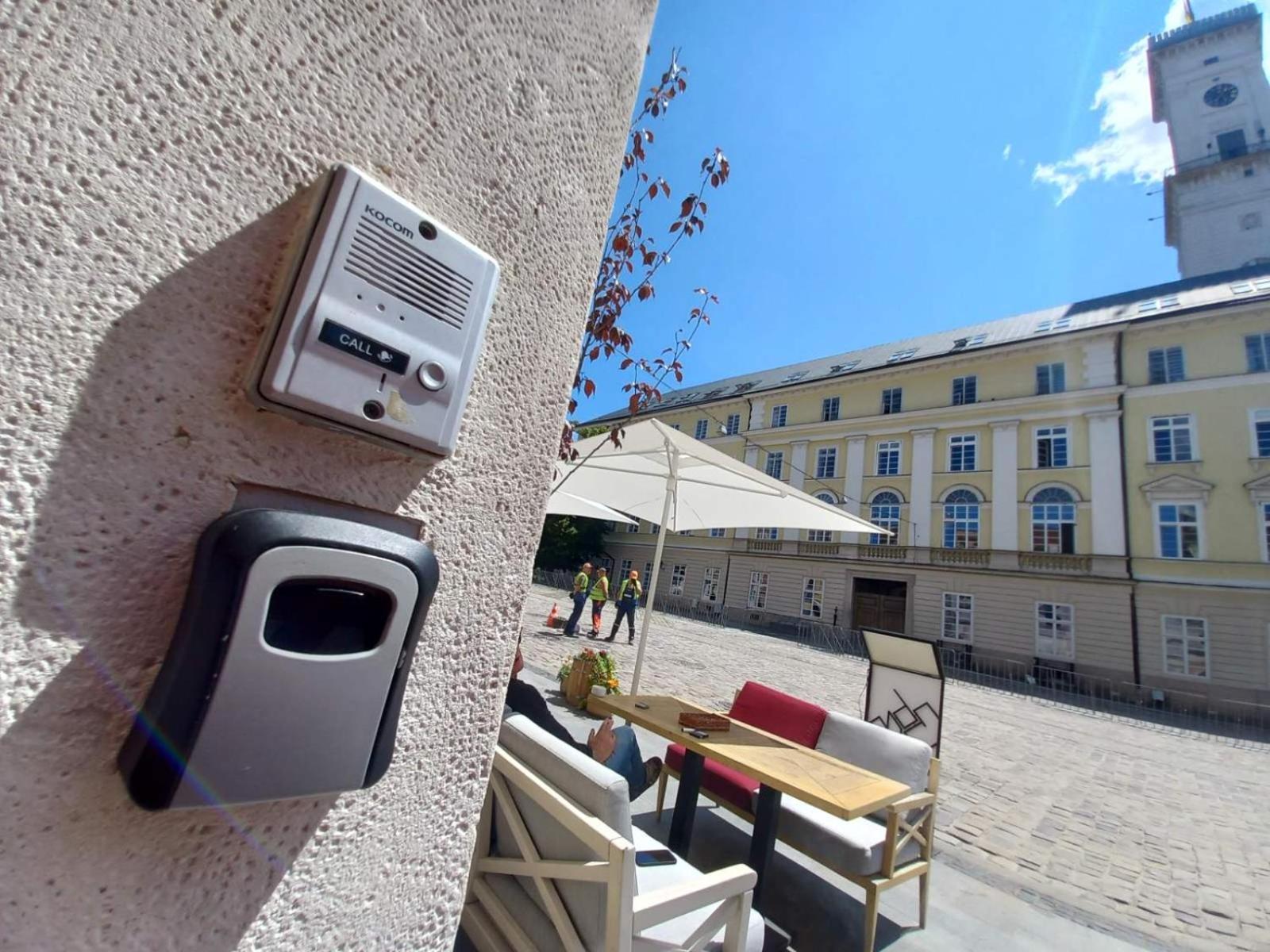 Peaceful Studio On Rynok Square Leópolis Exterior foto